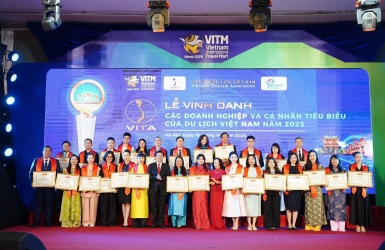 HỘI VIÊN DECA TỎA SÁNG TẠI LỄ VINH DANH DU LỊCH VIỆT NAM 2025